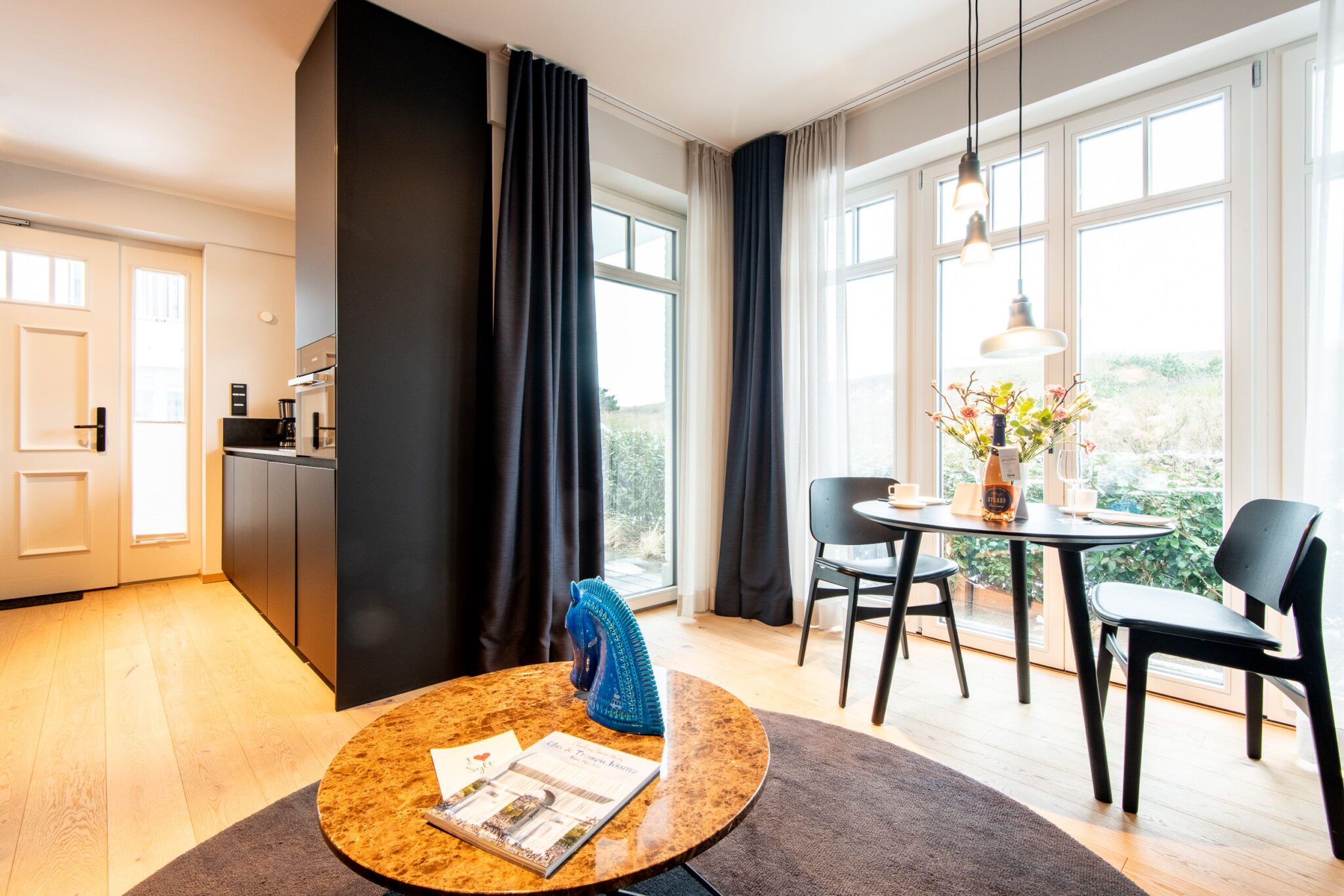 Wohnzimmer in Ferienwohnung auf Sylt