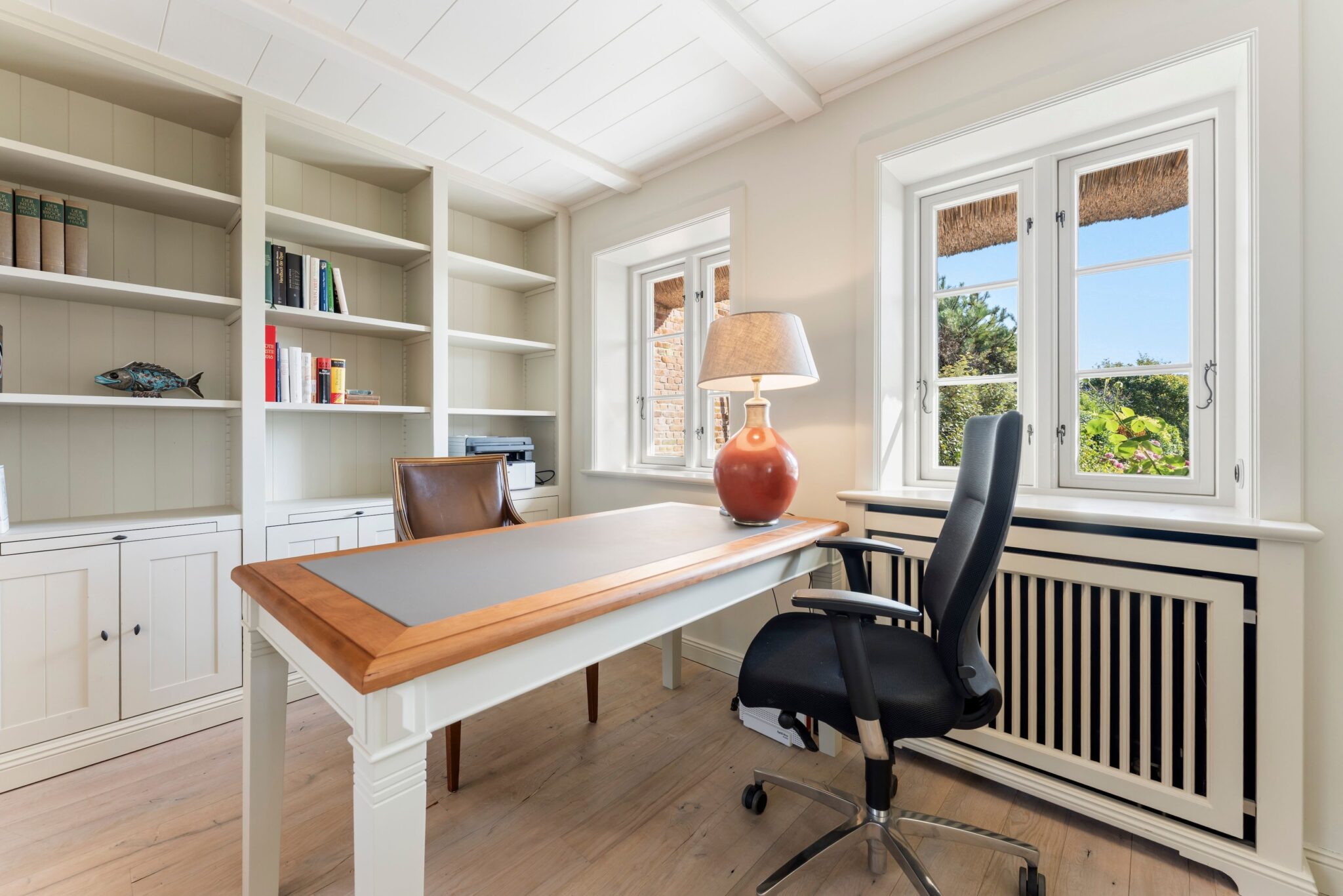 Arbeitszimmer Tisch und Stuhl